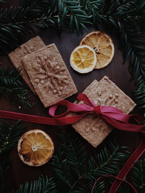 My Favorite Vegan Christmas Cookie Recipes - Compassionate Snob