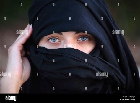 Beautiful Eyes In Veil