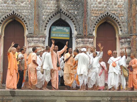 Padayatra India And Nama Hatta Devotees Team Up In West Bengal Iskcon