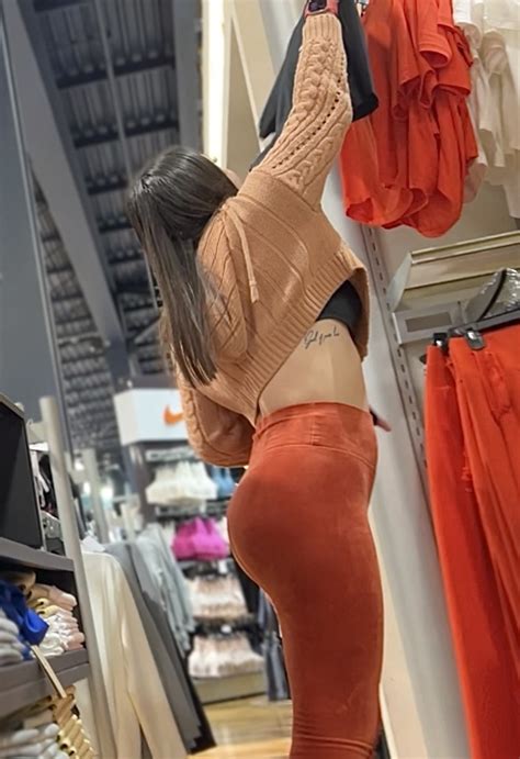 Hot Latina In Orange Leggings Shopping At The Mall Spandex Leggings Yoga Pants Forum