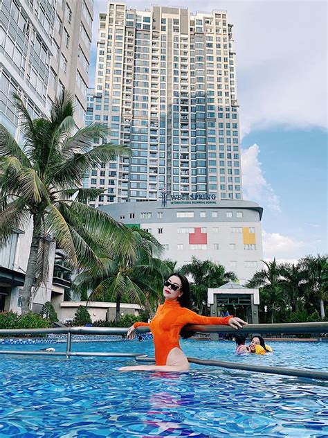 Trà Ngọc Hằng tự tin khoe hình bikini sau khi làm mẹ đơn thân