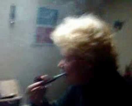 la pipe revendiquée par une blonde à forte poitrine YouTube
