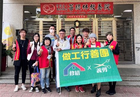 臺南市政府勞工局 義剪行善 志工幫教養院女院生變美