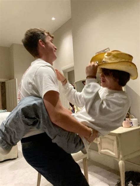 Pin on 𝐄𝐫𝐨𝐬 𝐁 𝐇𝐢𝐧𝐚𝐭𝐚 in Gay relationship Gay aesthetic Cute couples goals