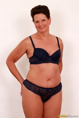 Mature Slut Beth McKenna Gets Her Pussy Pumped 32 Pics XHamster