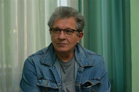 Был предан и безумно любил, а она глумилась над ним и мнила себя ...