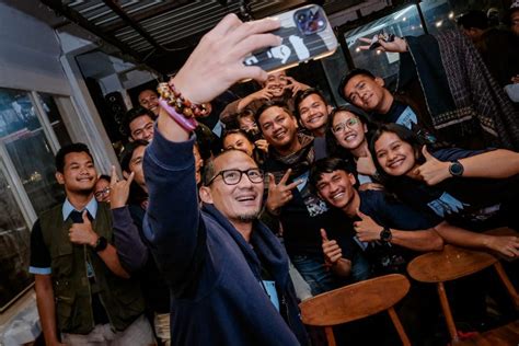 Sandiaga Uno Dorong Komunitas Kreatif Danau Toba Kembangkan Produk