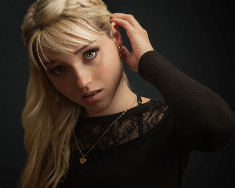 Обои девушка girl sexy секси модель blonde блондинка макро macro лицо face на рабочий стол