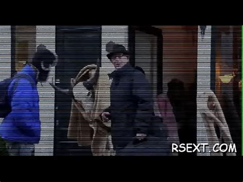 Hooker suce et se fait lécher les doigts XVIDEOS