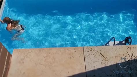 Free Espío a la Vecina Tetona en la PISCINA me Pilla y Follamos con Mirones Porn Video HD