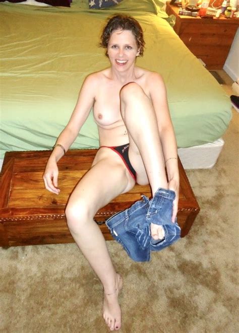 Short Haired Mature GILF Donna Posing For Hubby Porn Pictures XXX Photos Sex Images 3929171