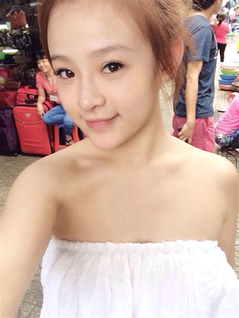 Dung nhan thật sự không son phấn của hot girl Huyền Baby