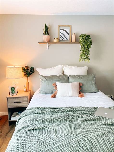 10 Modern Sage Green Bedroom DECOOMO