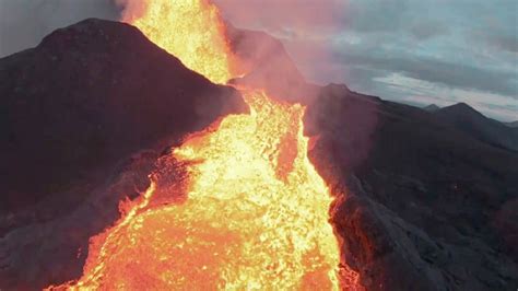 Video Un Dron Se Estrella Contra Los Chorros De Lava De Un Volc N En