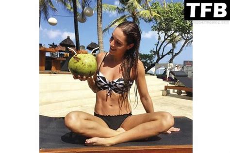 Kayla Itsines Kayla Itsines Nude Leaks TheFappening