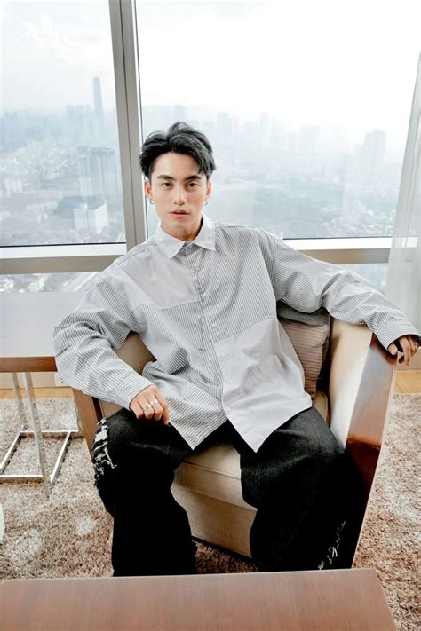 MONO và HIEUTHUHAI 2 hot boy làng nhạc Việt làm gì cũng gây bão MXH