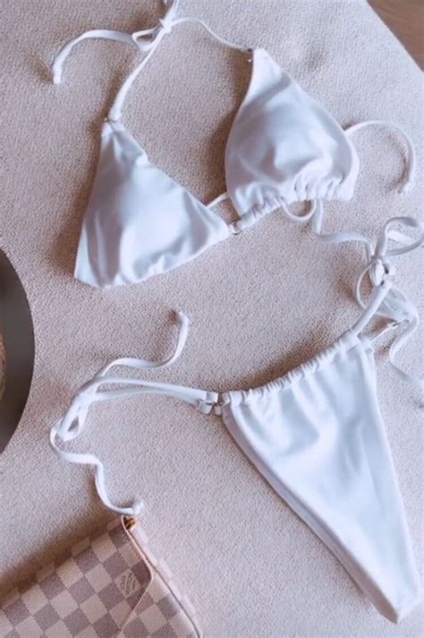 9 Hot Sexy Chay Bikini Pics