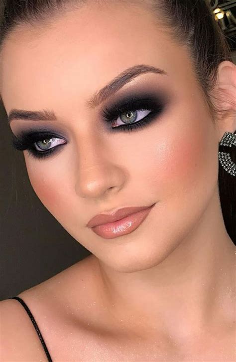 Smokey Eye Ideas Looks To Steal From Celebrities Green Off