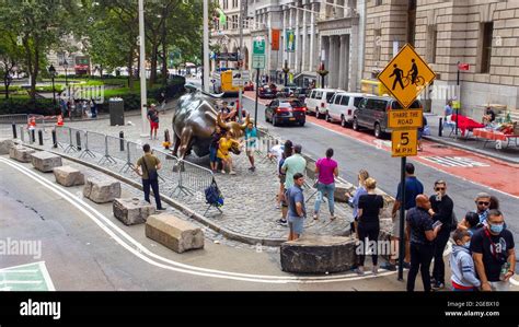 Charging Bull or Wall Street Bull statue, downtown Manhattan, New York ...