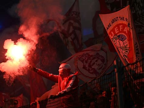 Tennisbälle und Bengalos Geldstrafe für FC Bayern Fussballdaten