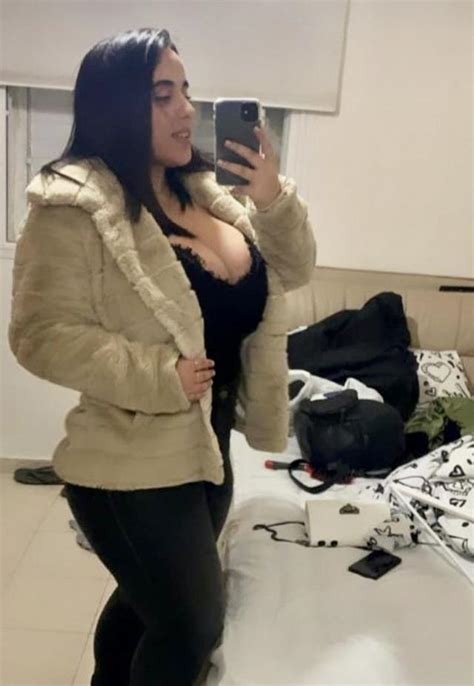 That Jacket Can T Hide Those Tits Scrolller