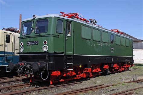 211-049-2 DR (DB BR109 E11) | Commercial vehicle, Train, Locomotive