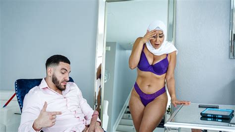 Muslim Step Mom Carmela Clutch Cant Resist Her Step Sons Huge American Cock Mylf Vidéos