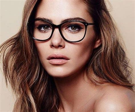Модные очки для зрения 2019-2020 года: фото, лучшие оправы для очков ...