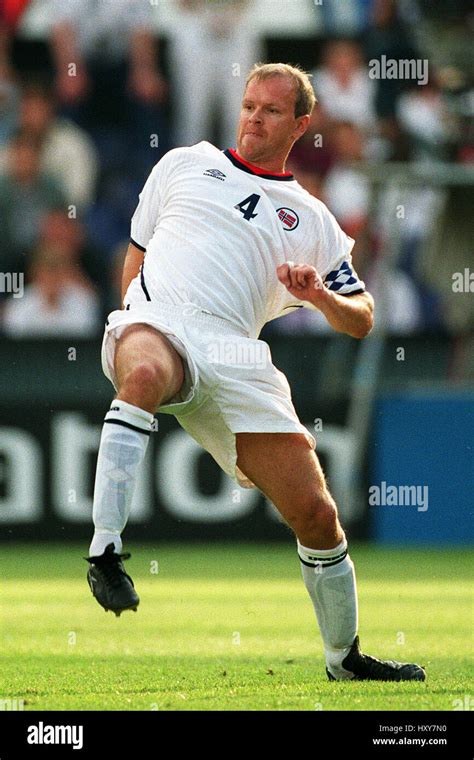 HENNING BERG NORWAY & MANCHESTER UNITED FC 13 June 2000 Stock Photo - Alamy