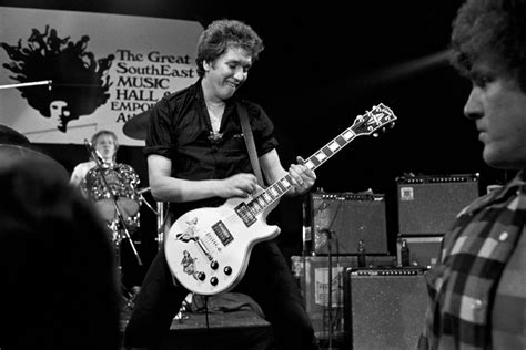 La Historia De La Les Paul Custom Blanca De Steve Jones Sex Pistols Charlando Con APS