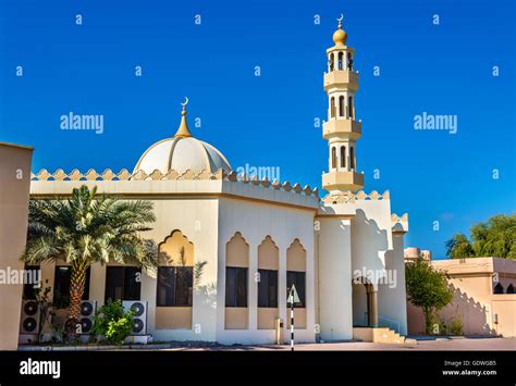 Small mosque in abu dhabi hi-res stock photography and images - Alamy