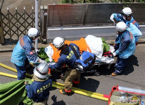 調布の住宅地に小型機墜落、3人死亡 写真11枚 国際ニュース：afpbb News