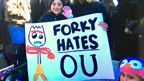 The best College GameDay signs from Week 12