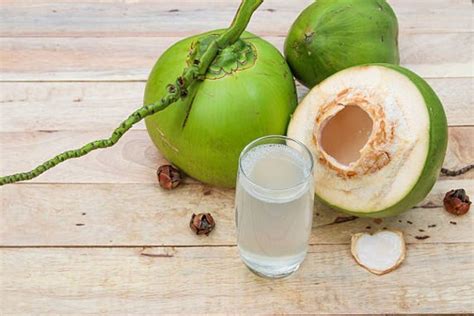 Tak Hanya Menyegarkan Ini 4 Manfaat Minum Air Kelapa Riau24