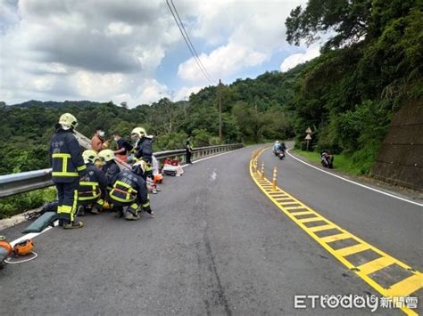 快訊／北宜紅牌重機過彎撞對向貨車 騎士墜深谷吊掛搶救中 Ettoday社會新聞 Ettoday新聞雲