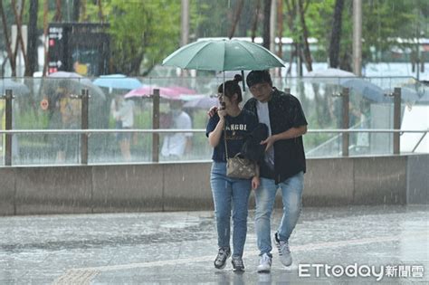 快訊／雨彈升級「3縣市豪雨特報」 國家警報響！大雷雨襲1地 Ettoday生活新聞 Ettoday新聞雲