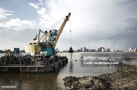 dredging works stock  high res pictures  images