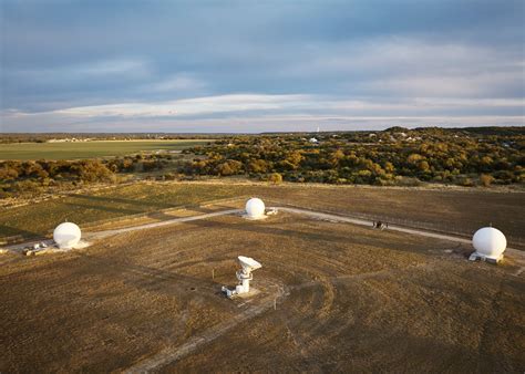 apple steals starlinks lunch announces  million satellite investment
