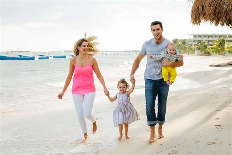 Getting the Whole Family in on the Fun in Cancun | Flytographer