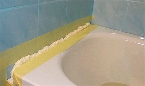 Чем заделать щель между ванной и стеной: 5 действенных способов