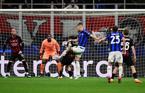 Milan Ac Inter Milan Linter Assomme Son Rival Dans Un Derby Tr S