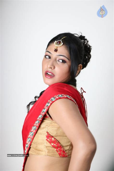 Haripriya Hot Pics Photo 27 Of 92