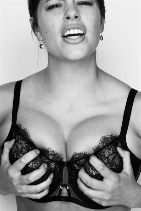 Vogue Cria Editorial De Lingerie Modelos Plus Size