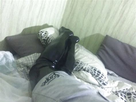 First Time Wearing Latex Nude Pics Xhamster