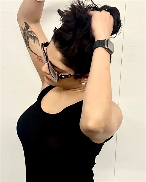Ritika Singh Hot Pose In Black Sleeveless Tops Glamsundari In