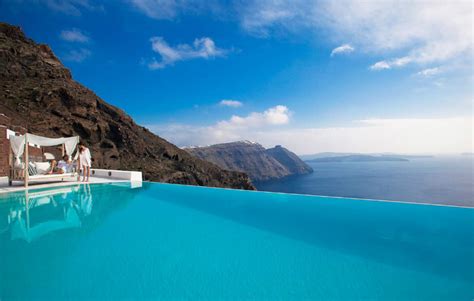 22 Incredible Infinity Pools That Are Calling Your Name