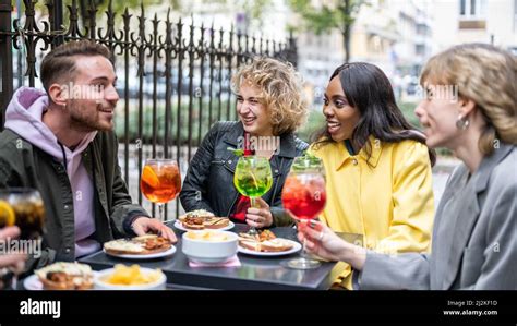 Gay Pride Lgbt Happy Smiling Fun Banque D Image Et Photos Alamy