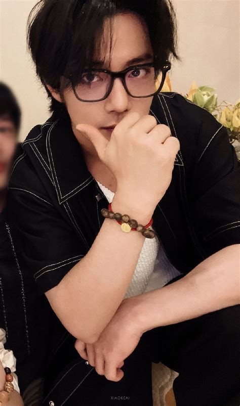 Xiao Zhan Where Dream Begin 肖战梦中的那片海 肖战肖春生 Cute asian guys Cute gay couples Long hair styles