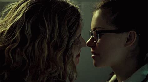 Lesbian Kiss Orphan Black GIFDB