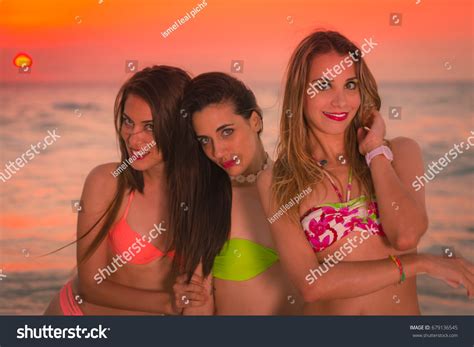 Group Sexy Girls Bikini Enjoying Laughing Stock Photo 679136545 Shutterstock